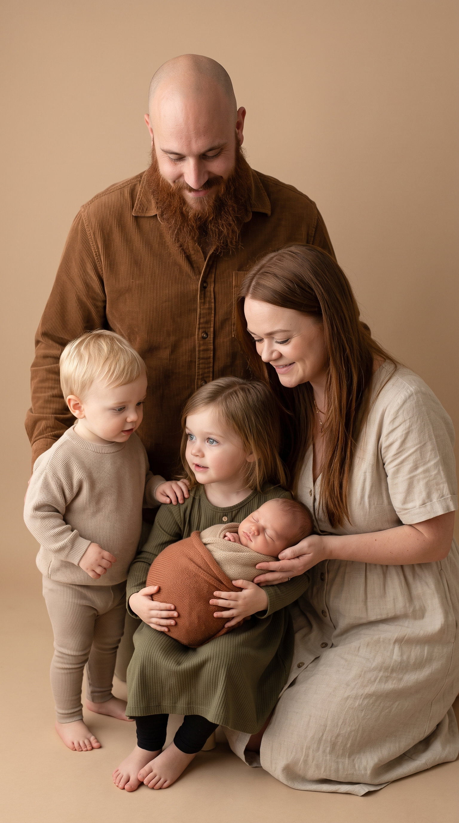 family_newborn_portrait_in_studio_2k_20261004180102_236144258665994754-1791130753.jpg