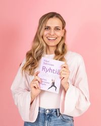 Päivi Salminen Ryhtiä elämään – Kohota olemuksesi joogalla -kirja