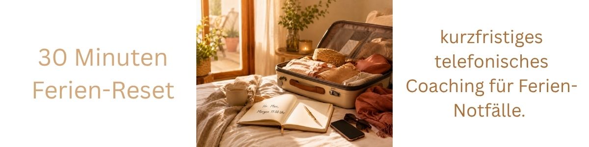 Ein offener Koffer und ein Notizbuch mit einer Termin-Notiz